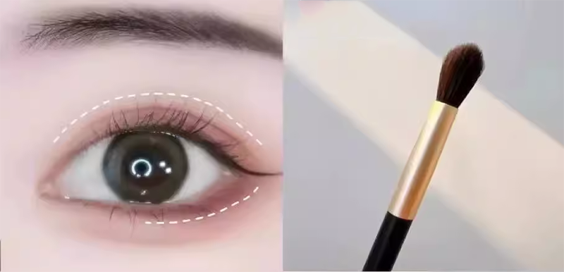Charlotte Tilbury Mini Eye Blender Brush 